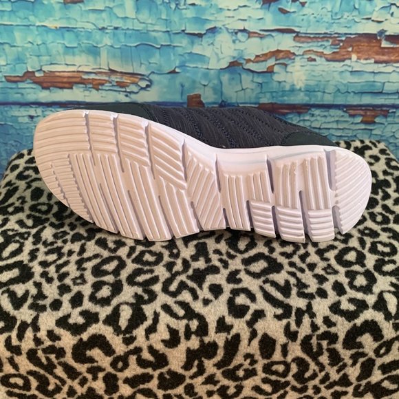 Athletic Works Women's Pull-On Sneakers - Picture 5 of 8